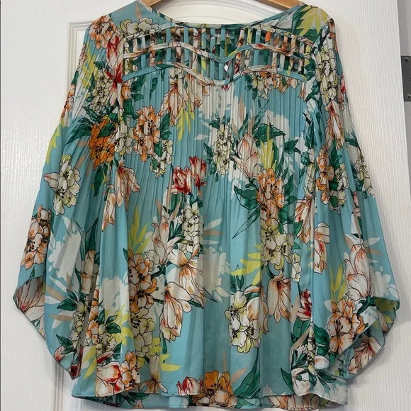 Floral Women's Top - Multicolor flowers, light, relax fit. size M - Picture 1 of 8